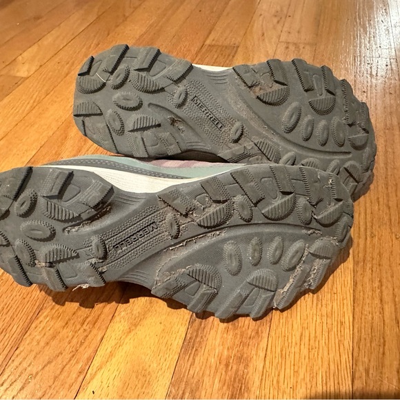 Youth size 3 Merrell hiking shoes - Picture 3 of 4